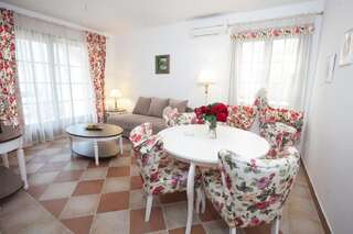 Апартаменты Boka Gardens Seaside Resort Котор Апартаменты с видом на море-3