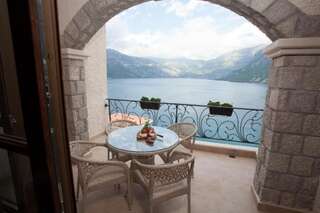 Апартаменты Boka Gardens Seaside Resort Котор Апартаменты с видом на море-1