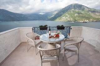 Апартаменты Boka Gardens Seaside Resort Котор Апартаменты с видом на море-1