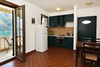 Апартаменты Boka Gardens Seaside Resort Котор Апартаменты с видом на море-3