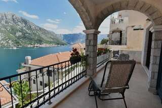 Апартаменты Boka Gardens Seaside Resort Котор Апартаменты с видом на море-1