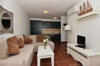 Апартаменты Boka Gardens Seaside Resort Котор Апартаменты с видом на море-4