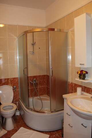 Апартаменты Boka Gardens Seaside Resort Котор Апартаменты с 2 спальнями и балконом-1