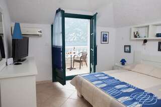 Апартаменты Boka Gardens Seaside Resort Котор Апартаменты с видом на море-2